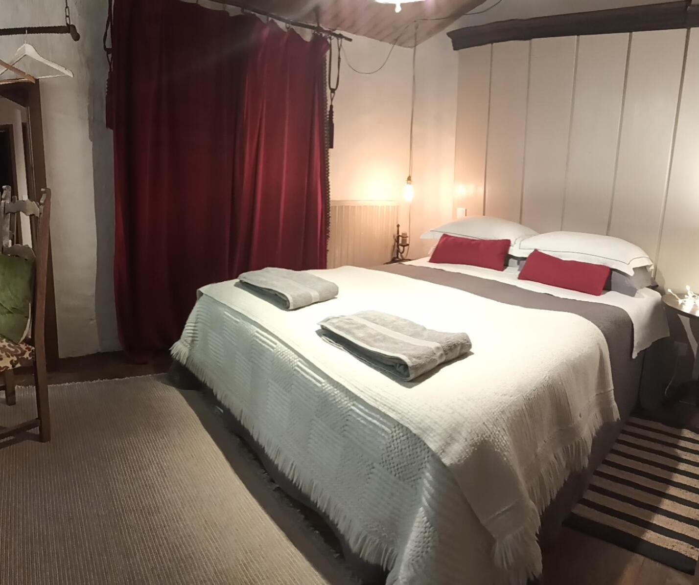 The Tavern Castelnau-Pegayrols Экстерьер фото
